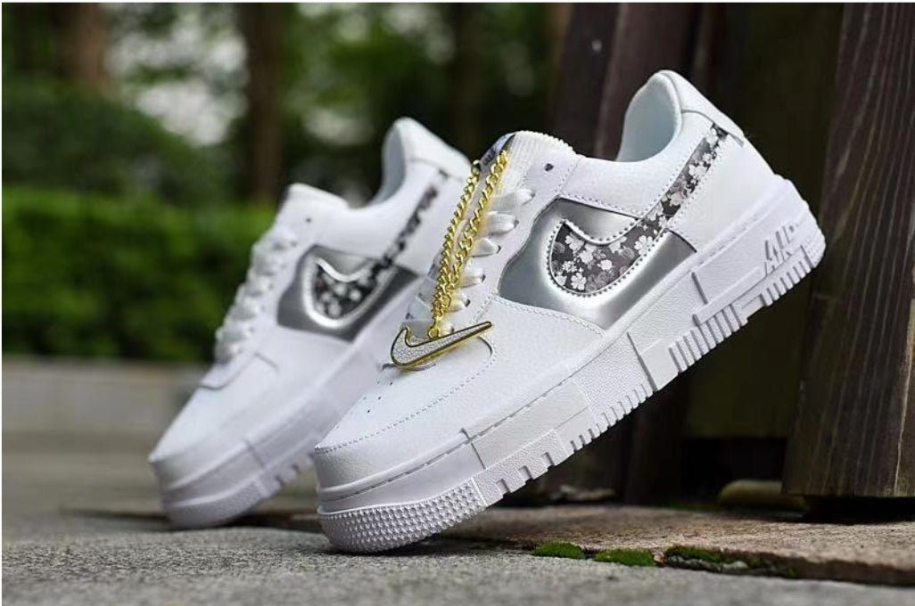 Les baskets Nike Air Force 1 Pixel allient style et performance, créant une expérience unique. Leur design audacieux.pas cher. Le moins cher.