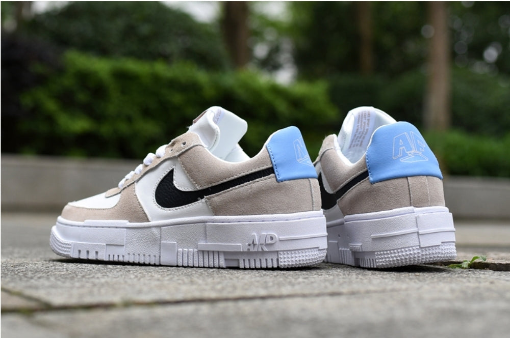 Les baskets Nike Air Force 1 Pixel allient style et performance, créant une expérience unique. Leur design audacieux.pas cher. Le moins cher.