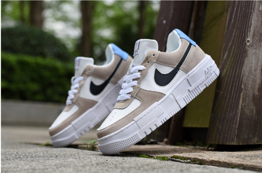 Les baskets Nike Air Force 1 Pixel allient style et performance, créant une expérience unique. Leur design audacieux.pas cher. Le moins cher.