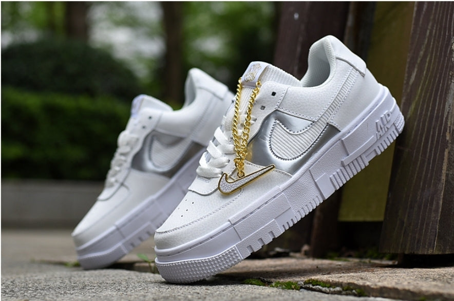Les baskets Nike Air Force 1 Pixel allient style et performance, créant une expérience unique. Leur design audacieux.pas cher. Le moins cher.