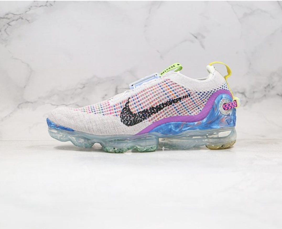 Les baskets Nike Vapormax 2020 allient style moderne et performance de pointe. Leur design innovant et écologique attire les passionnés de mode et les athlètes.pas cher.le moins cher.