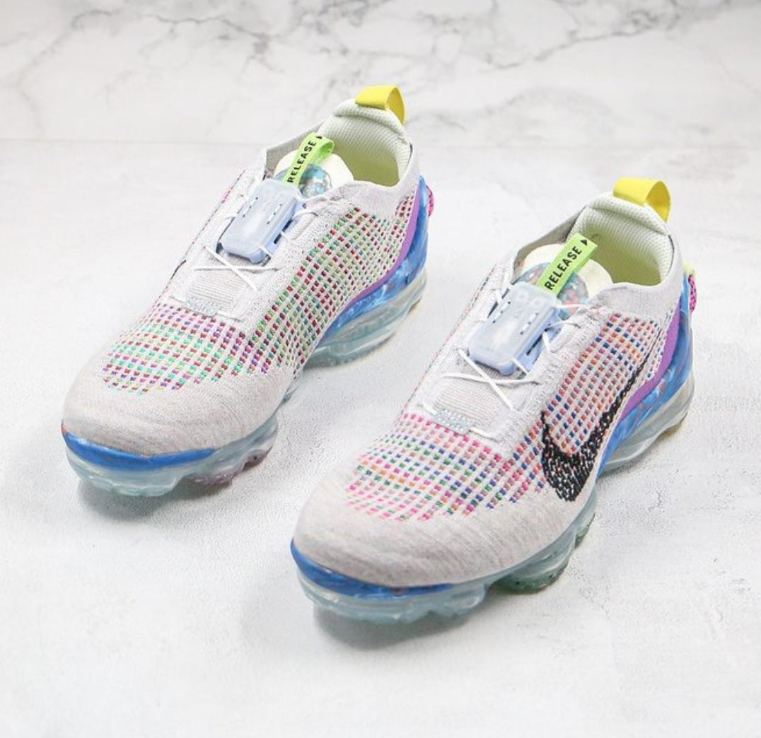 Les baskets Nike Vapormax 2020 allient style moderne et performance de pointe. Leur design innovant et écologique attire les passionnés de mode et les athlètes.pas cher.le moins cher.