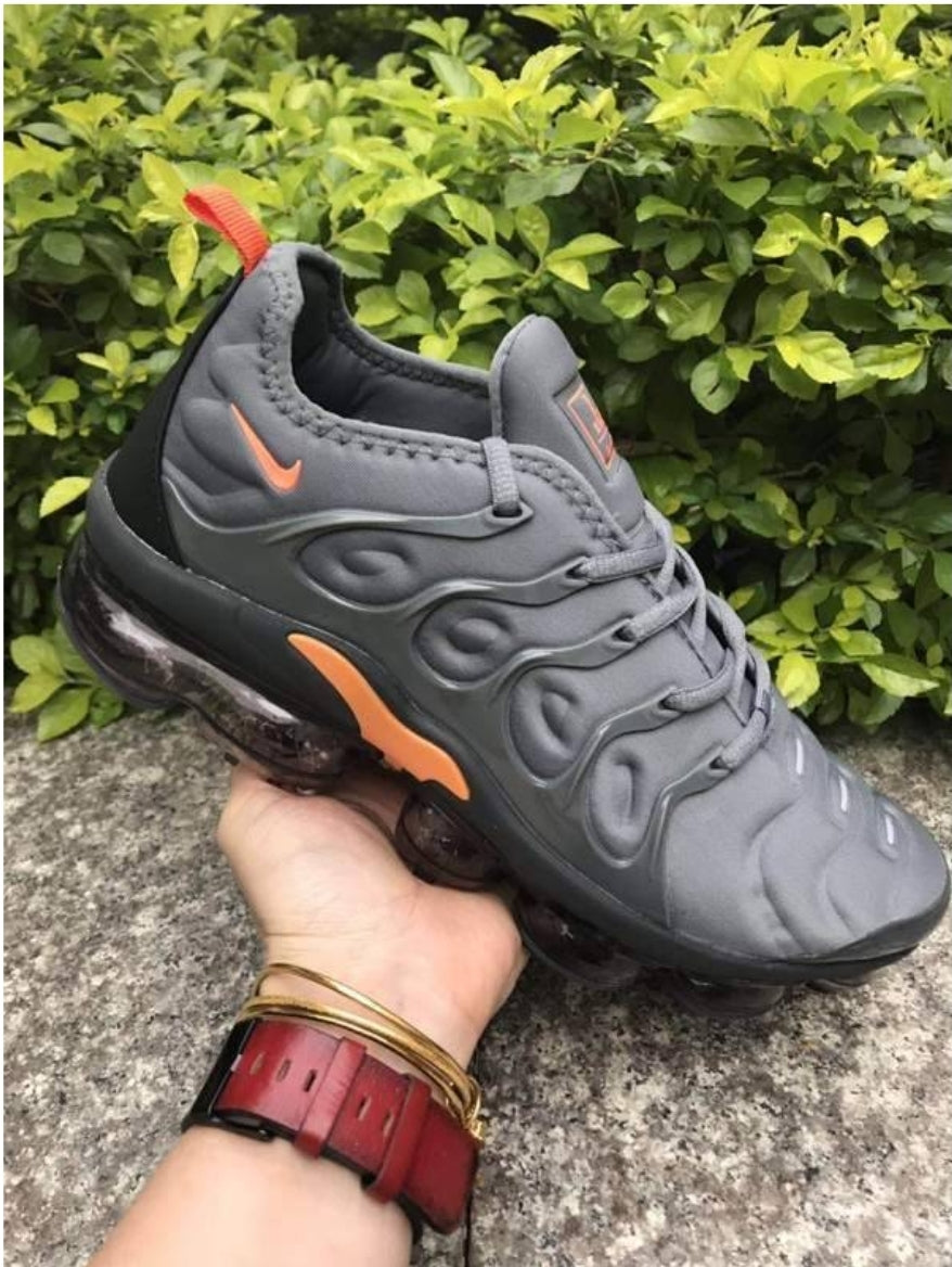 Les baskets Nike Tn Air VaporMax Plus combinent un style audacieux et des performances avancées.  design unique innovante.de mode.pas cher.le moins cher.