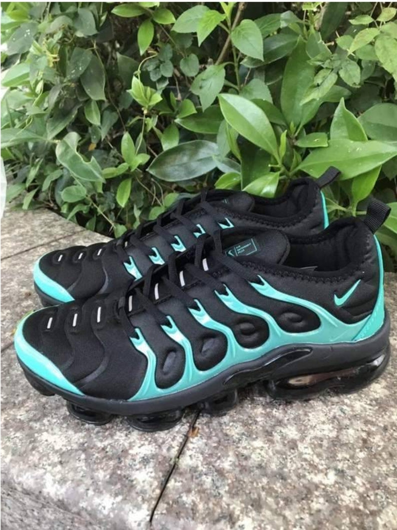 Les baskets Nike Tn Air VaporMax Plus combinent un style audacieux et des performances avancées.  design unique innovante.de mode.pas cher.le moins cher.