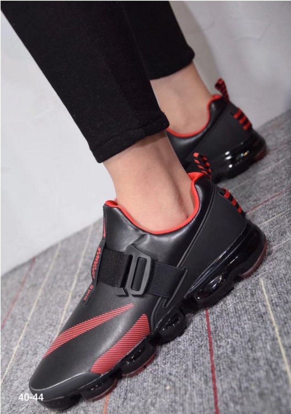 Les baskets Nike Air 2019 combinent style moderne et performance de pointe. Leur design élégant attire tous les regards. Dotées d'une empeigne en mesh respirant.pas cher. Le moins cher.
