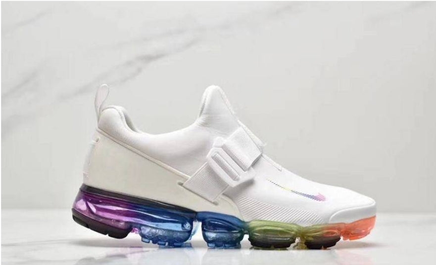 Les baskets Nike Air 2019 combinent style moderne et performance de pointe. Leur design élégant attire tous les regards. Dotées d'une empeigne en mesh respirant.pas cher. Le moins cher.