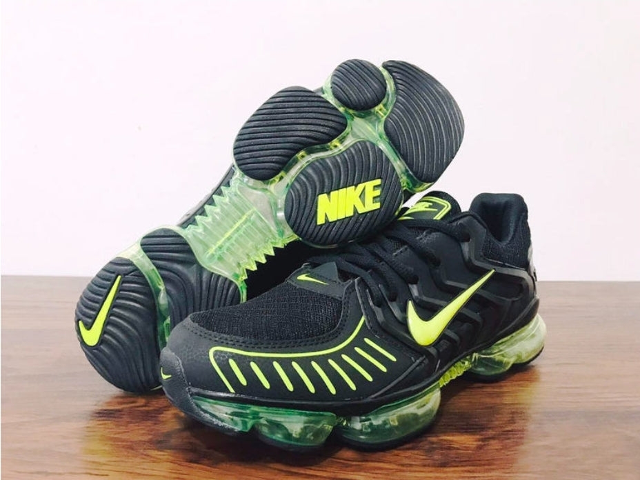 Les baskets Nike Air 2019 combinent style moderne et performance de pointe. Leur design élégant attire tous les regards. Dotées d'une empeigne en mesh respirant.pas cher. Le moins cher.