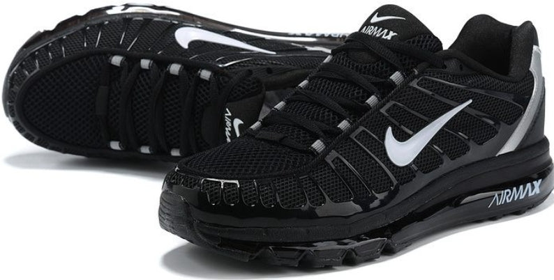 Les baskets Nike Air Shox 2020 allient style moderne et performance avancée. Leur design audacieux et innovant capte l’attention. Pas cher.le moins cher.