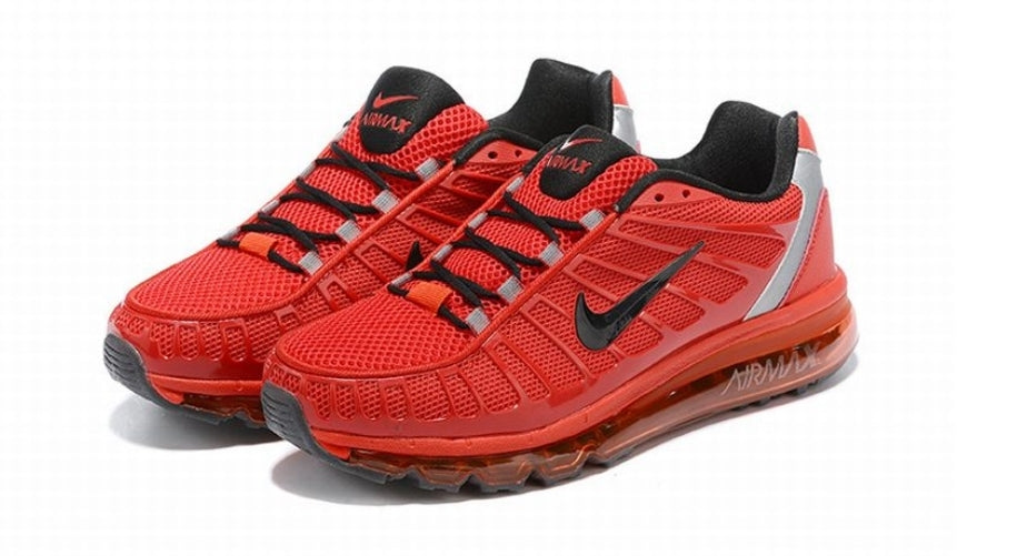 Les baskets Nike Air Shox 2020 allient style moderne et performance avancée. Leur design audacieux et innovant capte l’attention. Pas cher.le moins cher.