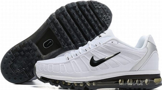 Les baskets Nike Air Shox 2020 allient style moderne et performance avancée. Leur design audacieux et innovant capte l’attention. Pas cher.le moins cher.