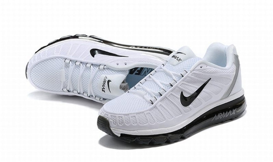 Les baskets Nike Air Shox 2020 allient style moderne et performance avancée. Leur design audacieux et innovant capte l’attention. Pas cher.le moins cher.