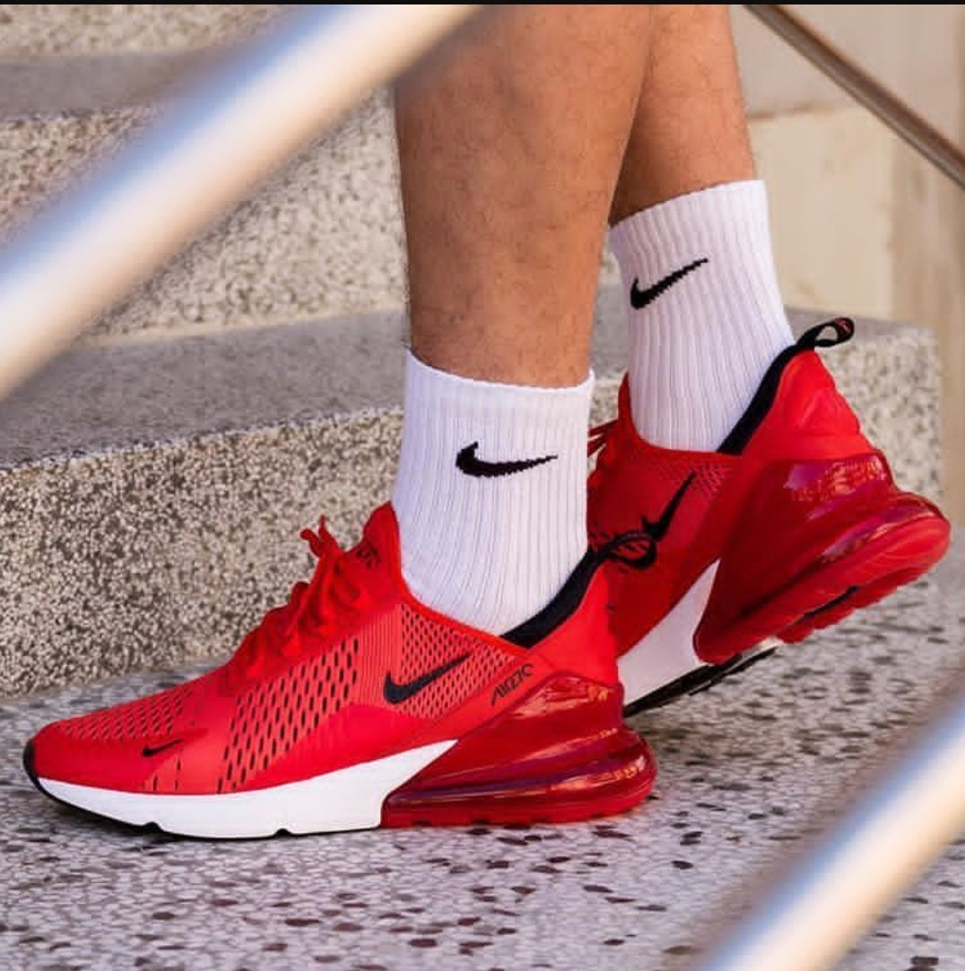 Les Baskets Nike Air Max 270 plus combinent un design élégant et une technologie de pointe. moderne et leur sur toute la longueur.pas cher. Le moins cher.