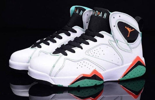 Baskets air Jordan 7 femme Elles ont conquis les amateurs de mode grâce à leur esthétique audacieuse et leurs innovations techniques.