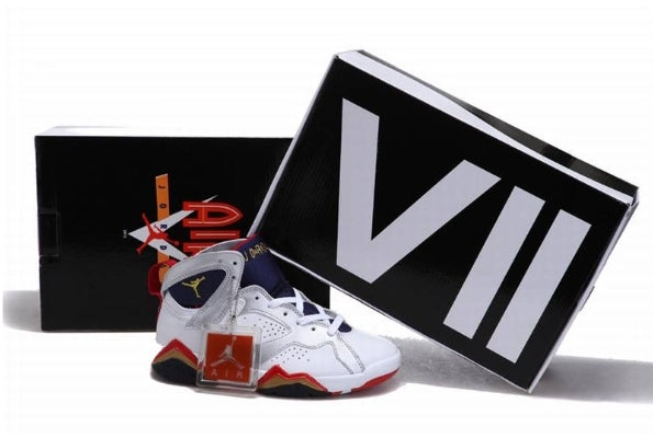 Baskets air Jordan 7 femme Elles ont conquis les amateurs de mode grâce à leur esthétique audacieuse et leurs innovations techniques.