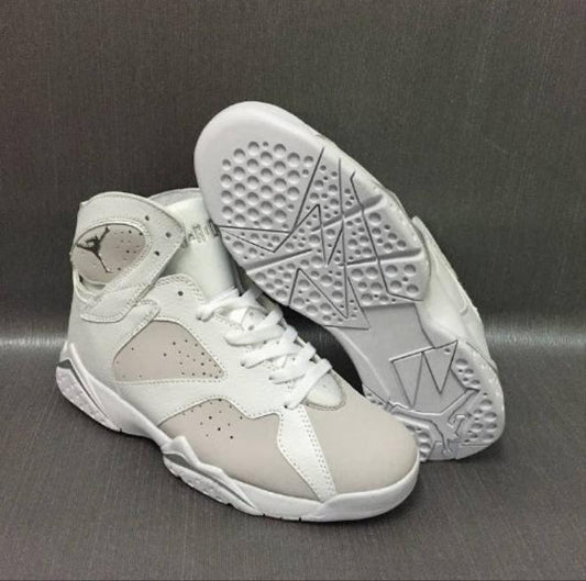 Baskets air Jordan 7 femme Elles ont conquis les amateurs de mode grâce à leur esthétique audacieuse et leurs innovations techniques.