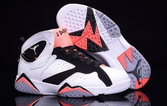 Baskets air Jordan 7 femme Elles ont conquis les amateurs de mode grâce à leur esthétique audacieuse et leurs innovations techniques.