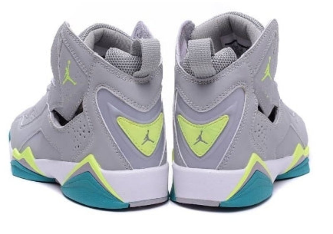 Baskets air Jordan 7 femme Elles ont conquis les amateurs de mode grâce à leur esthétique audacieuse et leurs innovations techniques.