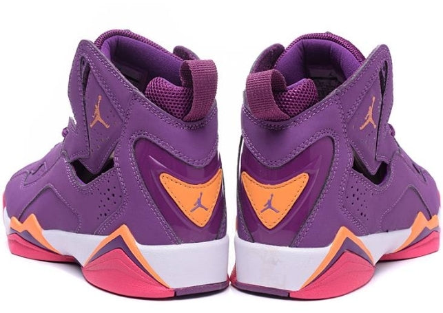 Baskets air Jordan 7 femme Elles ont conquis les amateurs de mode grâce à leur esthétique audacieuse et leurs innovations techniques.