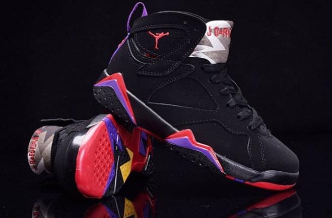 Baskets air Jordan 7 femme Elles ont conquis les amateurs de mode grâce à leur esthétique audacieuse et leurs innovations techniques.
