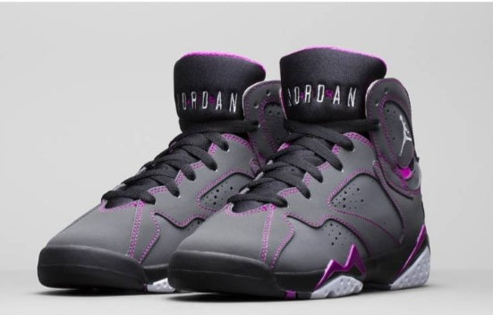 Baskets air Jordan 7 femme Elles ont conquis les amateurs de mode grâce à leur esthétique audacieuse et leurs innovations techniques.