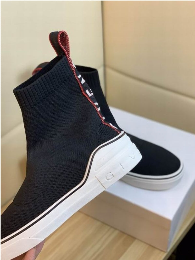 Les baskets sneakers Givenchy incarnent un style emblématique et un luxe contemporain.

leur design élégant.pas cher.le moins cher.