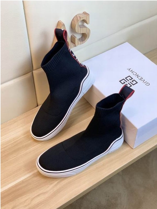 Les baskets sneakers Givenchy incarnent un style emblématique et un luxe contemporain.

leur design élégant.pas cher.le moins cher.