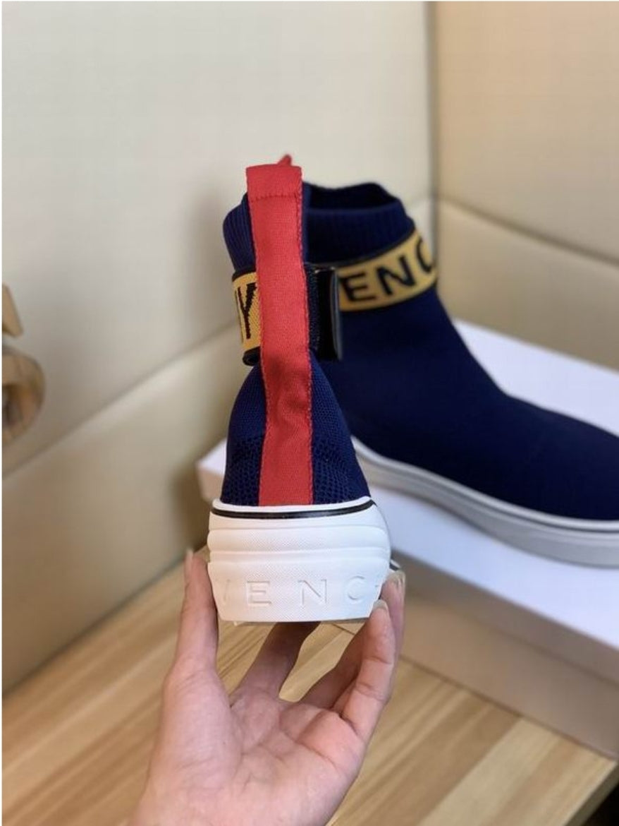 Les baskets sneakers Givenchy incarnent un style emblématique et un luxe contemporain.

leur design élégant.pas cher.le moins cher.