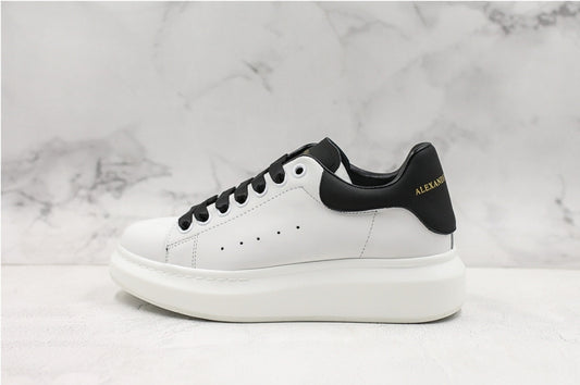Les baskets Alexander McQueen incarnent un style emblématique et une sophistication ultime.
. leur design avant-gardiste. Pas cher . Le moins cher.