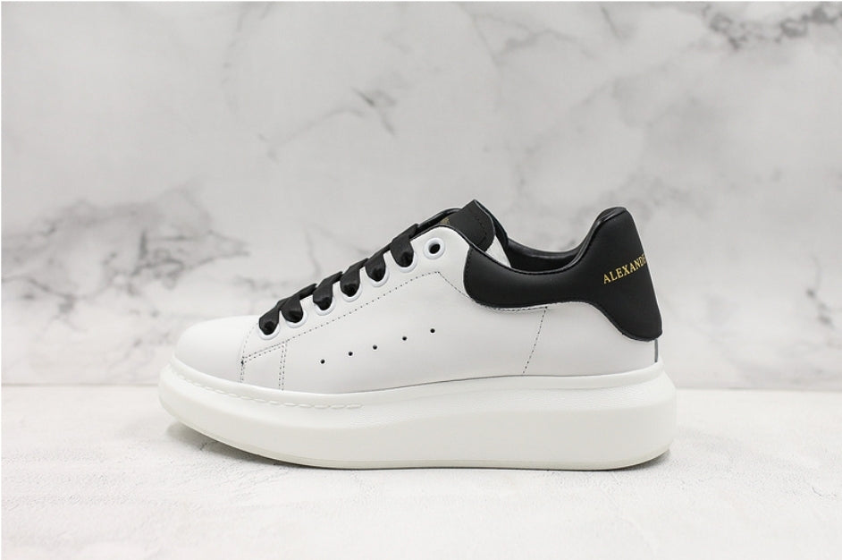 Les baskets Alexander McQueen incarnent un style emblématique et une sophistication ultime.

. leur design avant-gardiste. Pas cher . Le moins cher. 