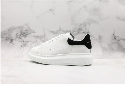 Les baskets Alexander McQueen incarnent un style emblématique et une sophistication ultime.
. leur design avant-gardiste. Pas cher . Le moins cher.