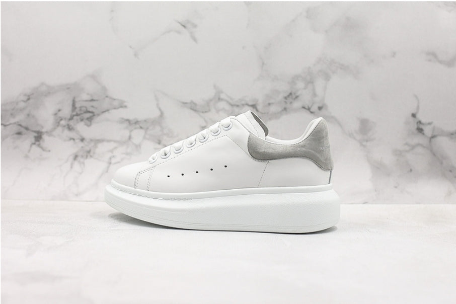 Les baskets Alexander McQueen incarnent un style emblématique et une sophistication ultime.

. leur design avant-gardiste. Pas cher . Le moins cher. 