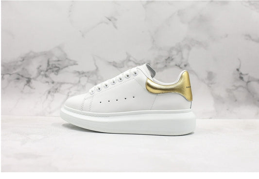 Les baskets Alexander McQueen incarnent un style emblématique et une sophistication ultime.
. leur design avant-gardiste. Pas cher . Le moins cher.