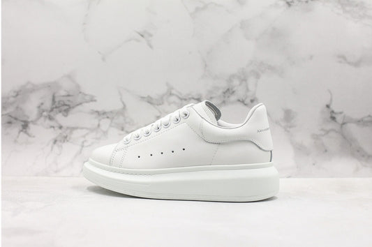 Les baskets Alexander McQueen incarnent un style emblématique et une sophistication ultime.
. leur design avant-gardiste. Pas cher . Le moins cher.