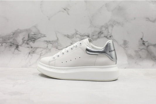 Les baskets Alexander McQueen incarnent un style emblématique et une sophistication ultime.
. leur design avant-gardiste. Pas cher . Le moins cher.