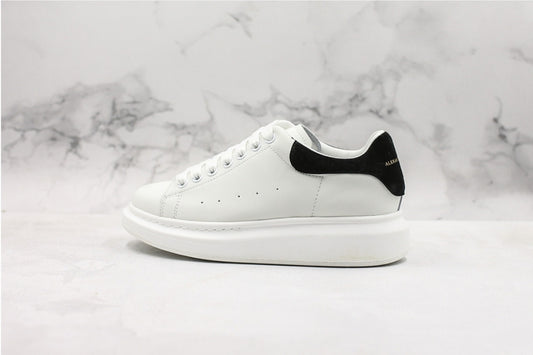 Les baskets Alexander McQueen incarnent un style emblématique et une sophistication ultime.
. leur design avant-gardiste. Pas cher . Le moins cher.
