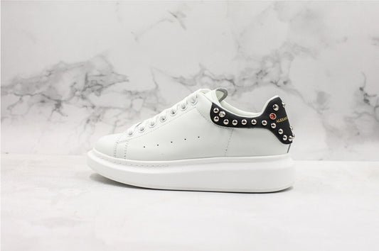 Les baskets Alexander McQueen incarnent un style emblématique et une sophistication ultime.
. leur design avant-gardiste. Pas cher . Le moins cher.