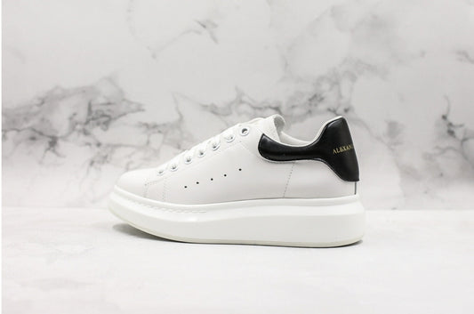 Les baskets Alexander McQueen incarnent un style emblématique et une sophistication ultime.

. leur design avant-gardiste. Pas cher . Le moins cher. 
