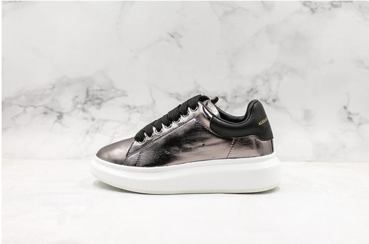 Les baskets Alexander McQueen incarnent un style emblématique et une sophistication ultime.

. leur design avant-gardiste. Pas cher . Le moins cher. 