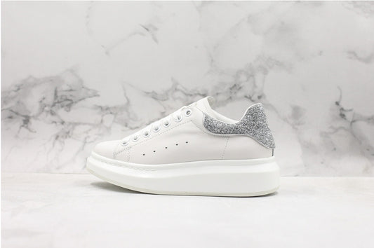 Les baskets Alexander McQueen incarnent un style emblématique et une sophistication ultime.

. leur design avant-gardiste. Pas cher . Le moins cher. 