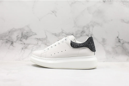 Les baskets Alexander McQueen incarnent un style emblématique et une sophistication ultime.

. leur design avant-gardiste. Pas cher . Le moins cher. 