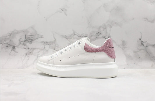 Les baskets Alexander McQueen incarnent un style emblématique et une sophistication ultime.

. leur design avant-gardiste. Pas cher . Le moins cher. 