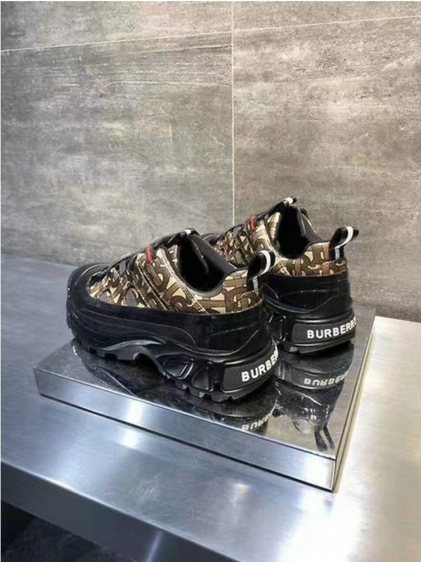 Les baskets Burberry incarnent un style emblématique et une sophistication britannique.

 leur design raffiné. Pas cher. Le moins cher. 