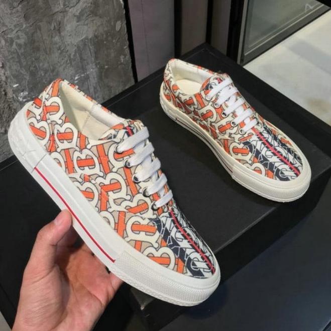 Les baskets Burberry incarnent un style emblématique et une sophistication britannique.

 leur design raffiné. Pas cher. Le moins cher. 