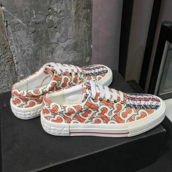 Les baskets Burberry incarnent un style emblématique et une sophistication britannique.

 leur design raffiné. Pas cher. Le moins cher. 