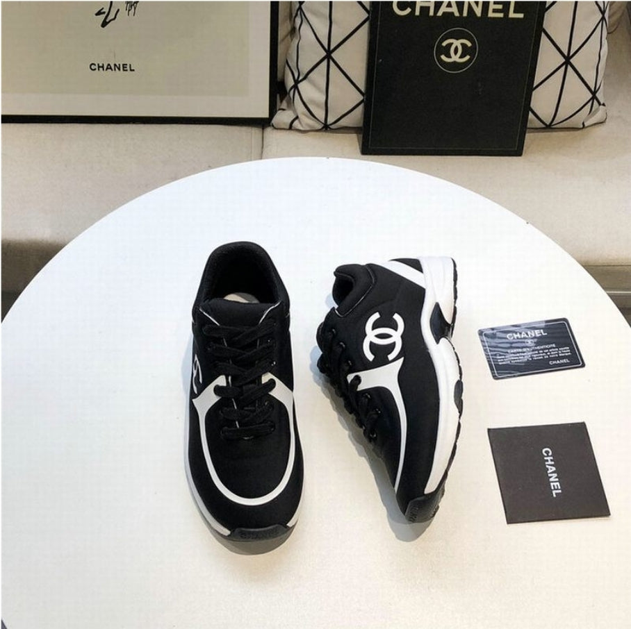 Les baskets sneakers Chanel incarnent un style emblématique et un luxe français.

leur design élégant.pas cher.le moins cher.