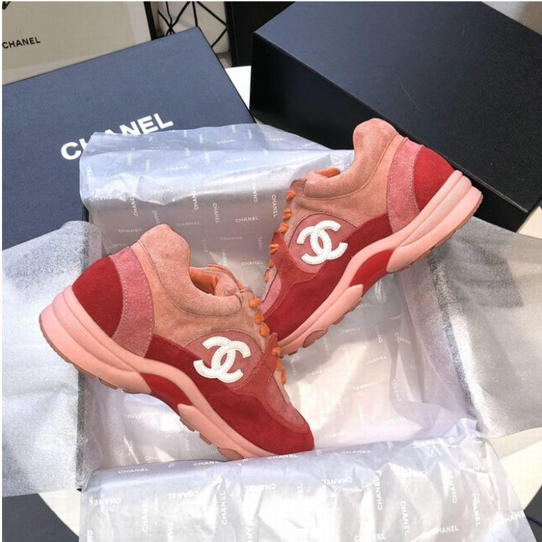 Les baskets sneakers Chanel incarnent un style emblématique et un luxe français.

leur design élégant.pas cher.le moins cher.