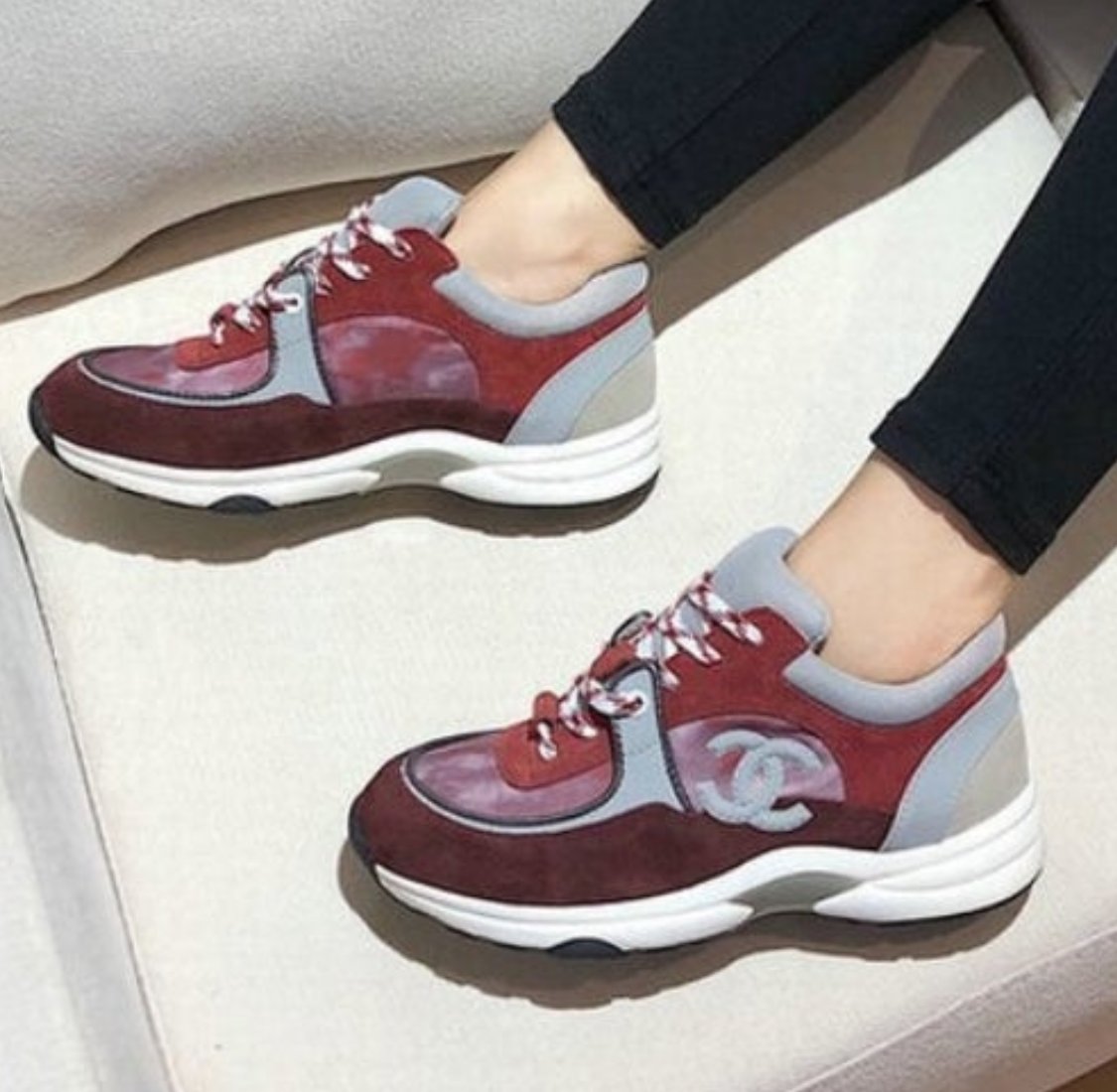 Les baskets sneakers Chanel incarnent un style emblématique et un luxe français.

leur design élégant.pas cher.le moins cher.