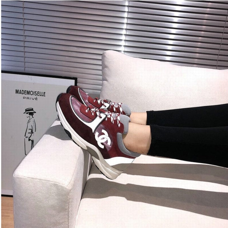 Les baskets sneakers Chanel incarnent un style emblématique et un luxe français.

leur design élégant.pas cher.le moins cher.