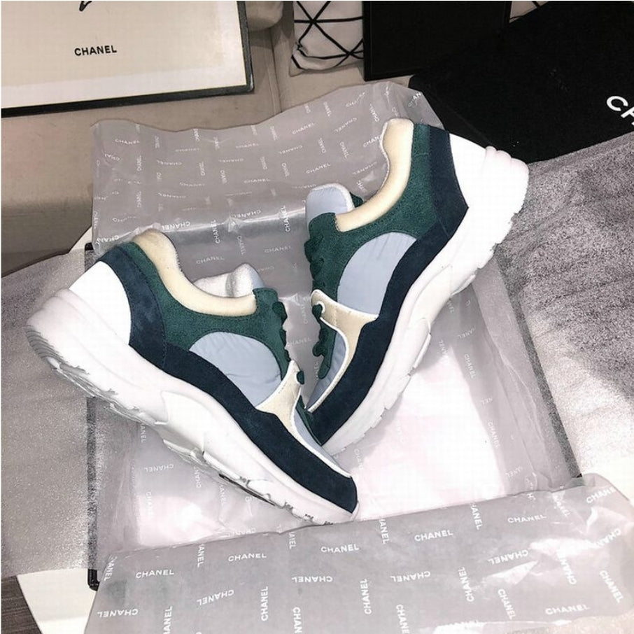 Les baskets sneakers Chanel incarnent un style emblématique et un luxe français.

leur design élégant.pas cher.le moins cher.