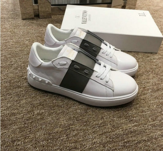 Les baskets sneakers Valentino incarnent un style emblématique et un luxe italien.

 leur design élégant.pas cher. Le moins cher.